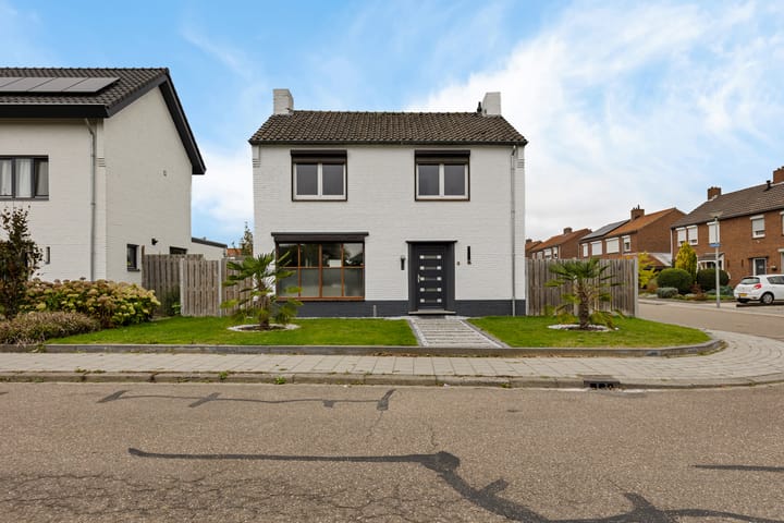 Ansfriedstraat 3 in Thorn foto