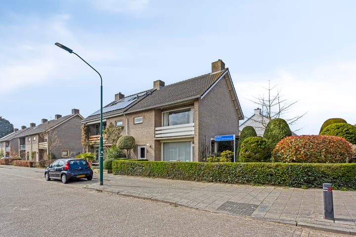 Anton Derkinderenstraat 2 in Heeswijk-Dinther foto