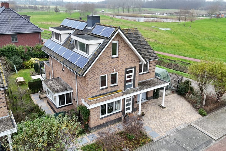 Archeologenweide 16 in Hellevoetsluis foto