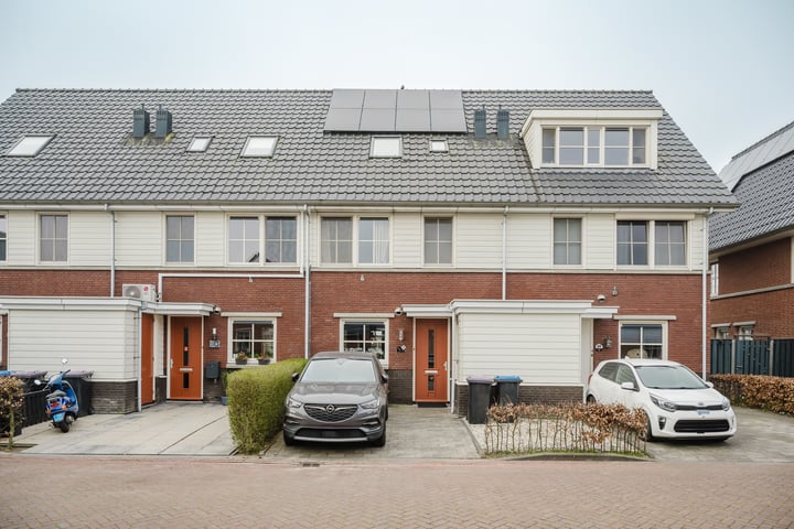 Arend Braatlaan 5 in Hekelingen foto