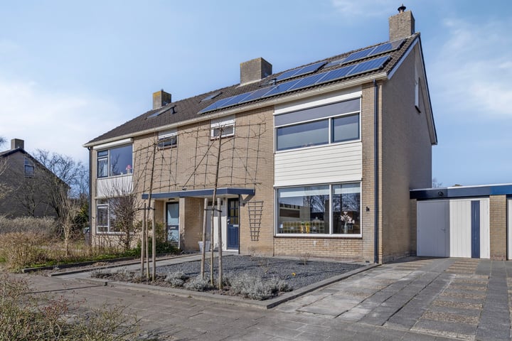 Assumburg 9 in Roden foto