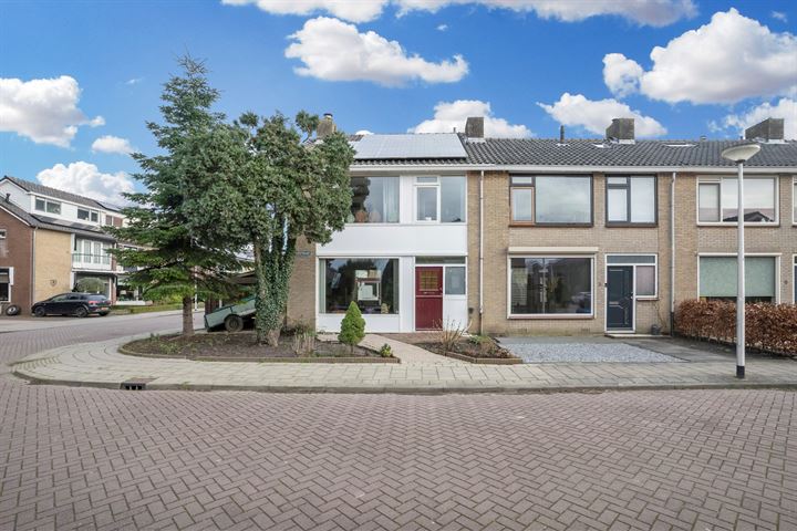 Asterstraat 1 in Oud-Beijerland foto