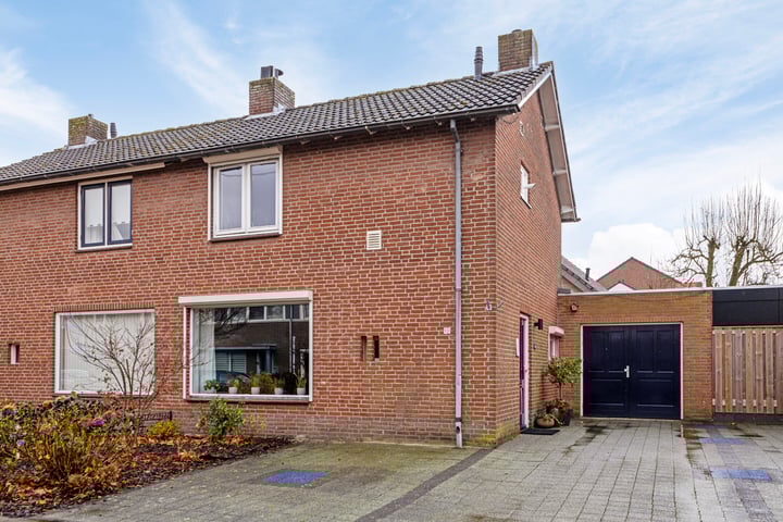 Asterstraat 10 in Veghel foto