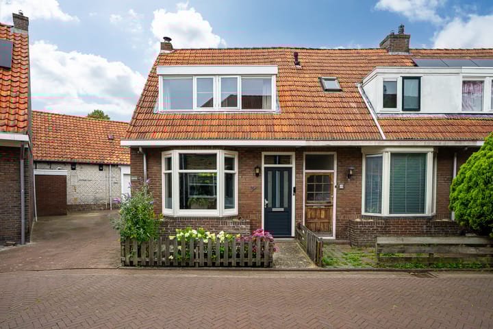 Asterstraat 12 in Leeuwarden foto