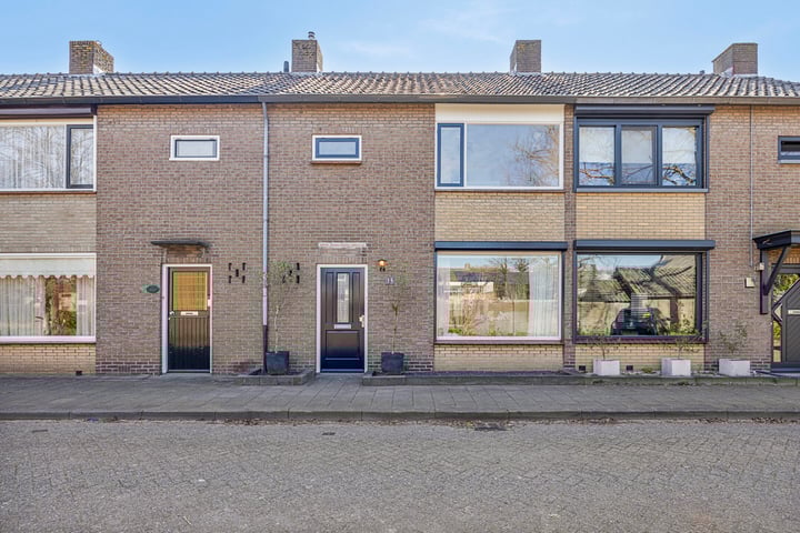 Asterstraat 13 in Made foto