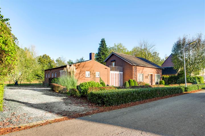 Azaleaweg 18 in Weert foto