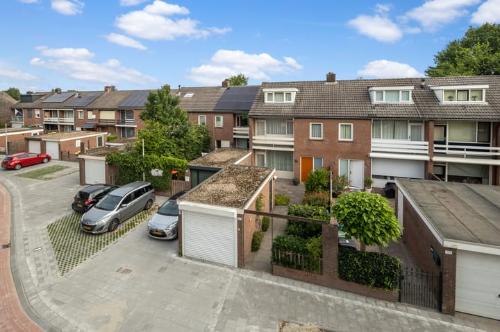 Azurietdijk 109 in Roosendaal foto