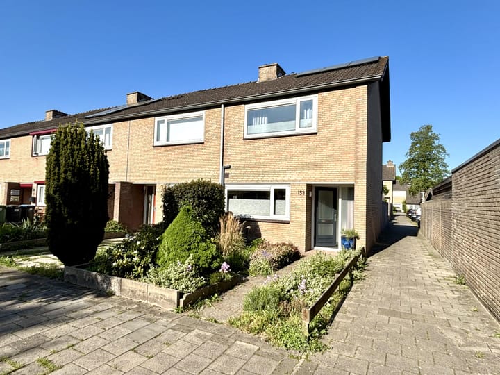 Azurietdijk 153 in Roosendaal foto