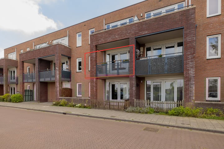 B.G.J. Berntzenstraat 41 in Sassenheim foto