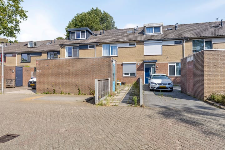 Baarsveen 418 in Spijkenisse foto