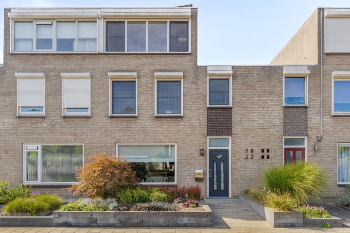Bachlaan 16 in Heesch
