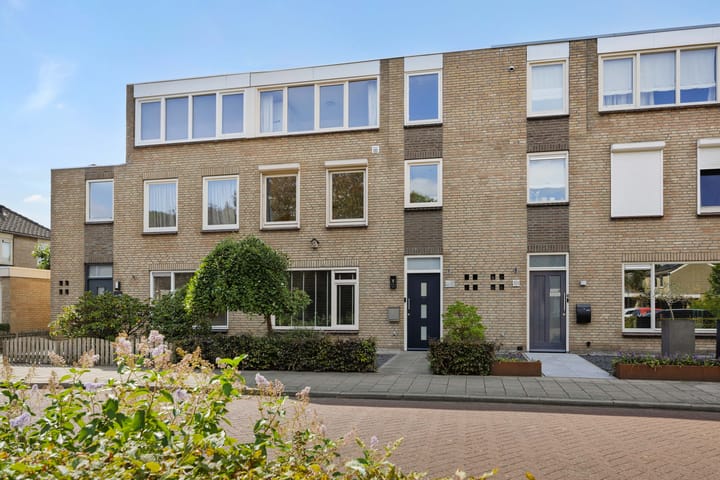Bachlaan 24 in Heesch