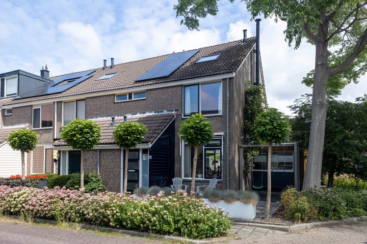 Baetenburg 126 in Heiloo foto