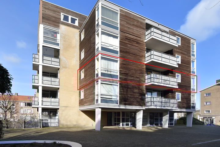 Balen van Andelplein 111 in Voorburg foto