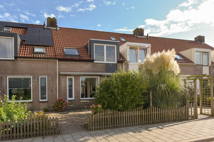 Balkweiterhoek 37 in Zwaagdijk-West foto