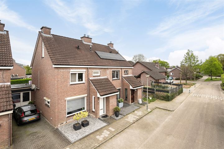 Bandstraat 4 in Born foto