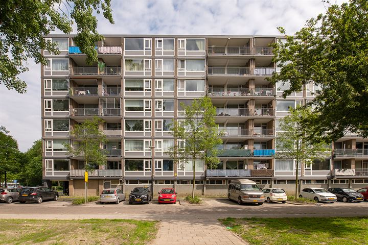 Bart Verhallenplein 163 in Schiedam foto