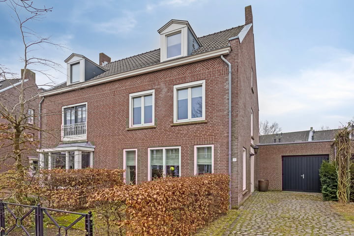 Baudevoort 9 in Helmond foto