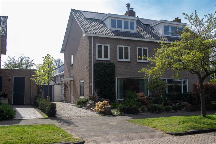 Beatrixlaan 11 in Warmond foto