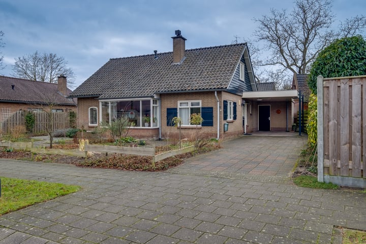 Beatrixlaan 2 in Vorden foto