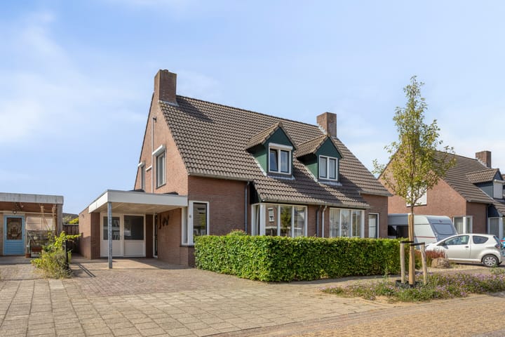 Beatrixlaan 6 in Maasbracht foto