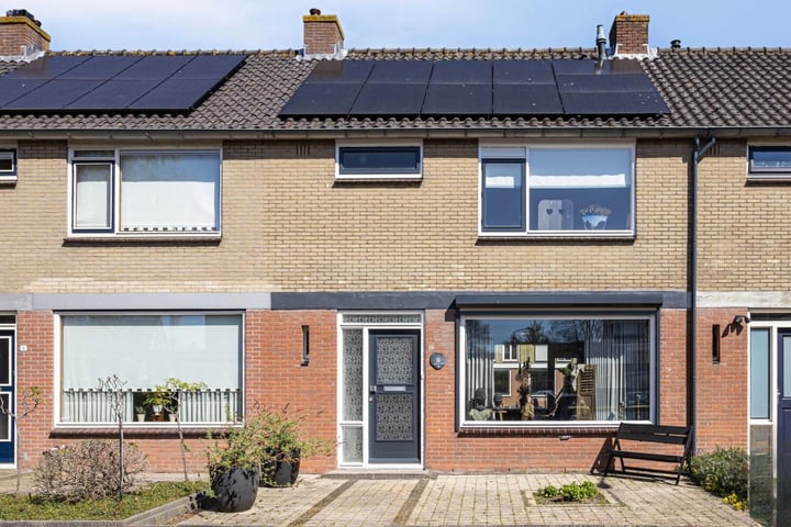 Beatrixstraat 11 in Nieuw-Beijerland foto