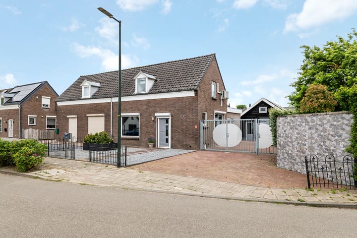 Beatrixstraat 14 in Hellouw foto