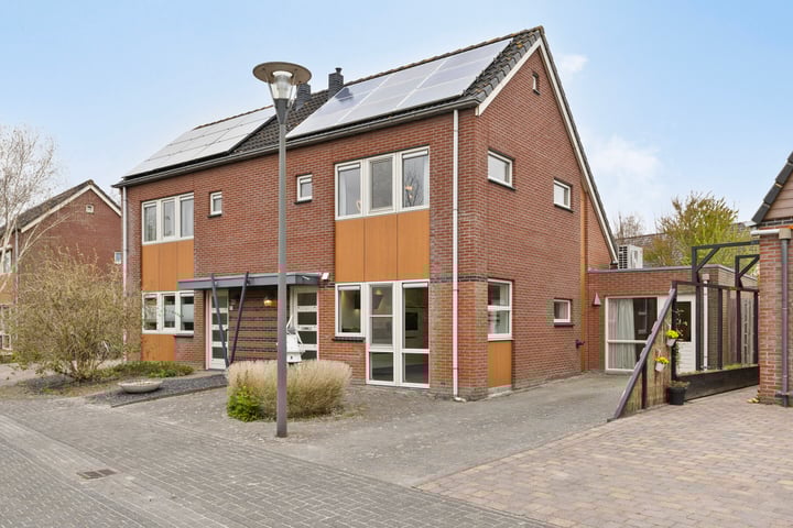Beekland 12 in Roden