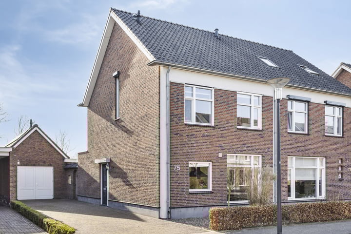 Beekvloed 75 in Volkel foto