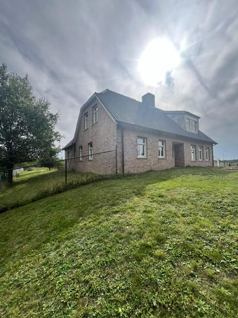 Beekweg 1 in Belfeld foto