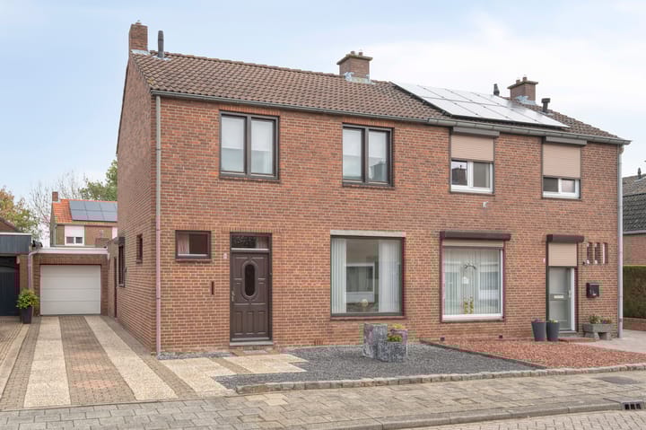 Belhofstraat 6 in Roosteren foto