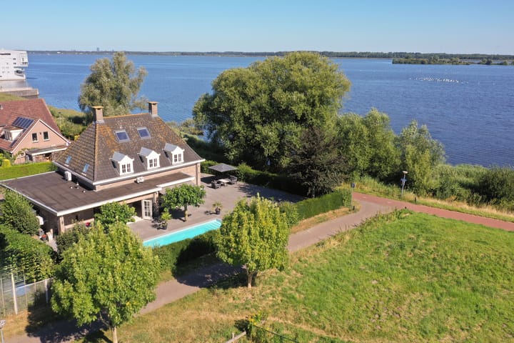 Belle van Zuylenhof 13 in Huizen