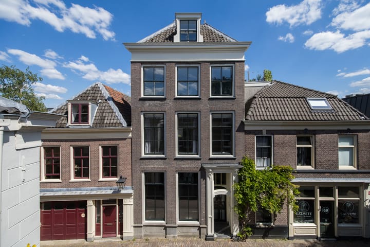 Bemuurde Weerd O.Z. 71C in Utrecht