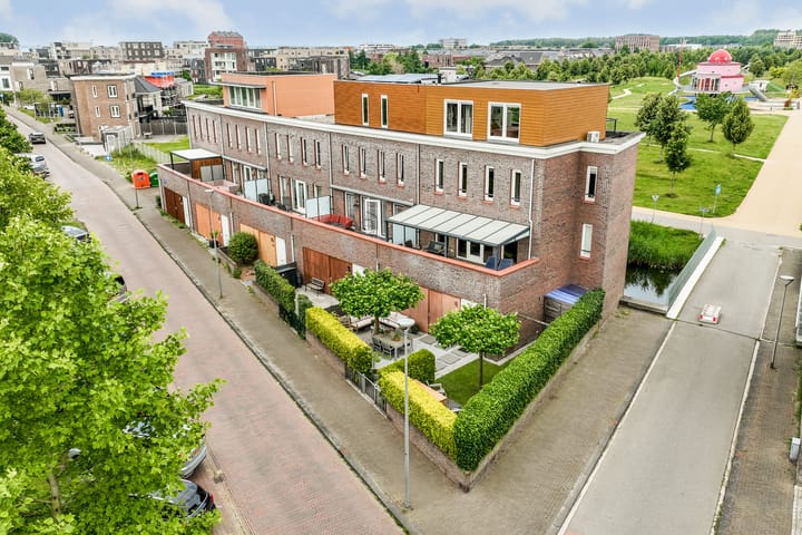 Beneluxlaan 634 in Almere foto