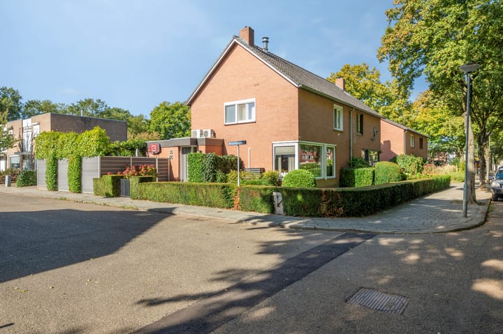 Beneluxlaan 64 in Geleen foto
