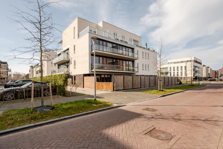 Beneluxlaan 897 in Almere foto