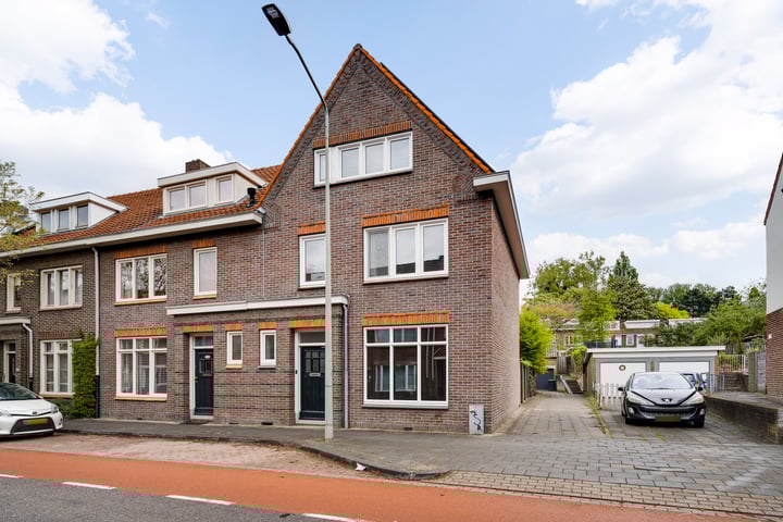 Benzenraderweg 115 in Heerlen foto