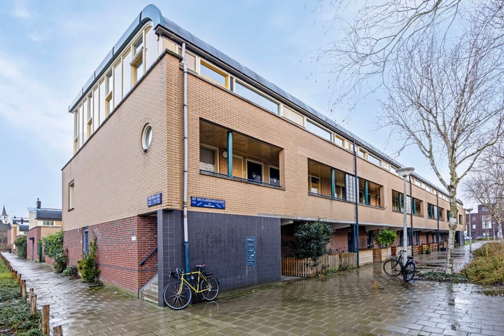 Bep van Klaverenboulevard 28 in Amsterdam foto