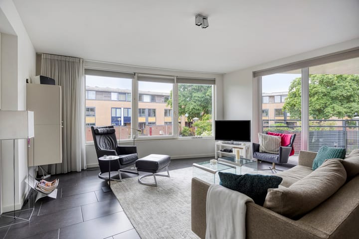 Bep van Klaverenboulevard 76 in Amsterdam foto