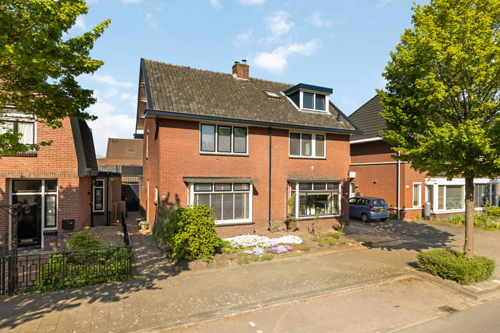 Berfloweg 266A in Hengelo foto