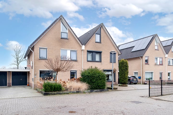 Bergeend 12 in Emmen foto