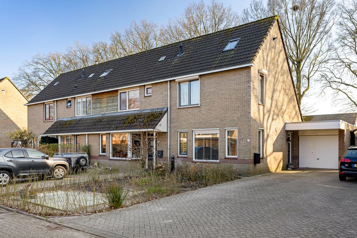 Bergeend 29 in Emmen foto
