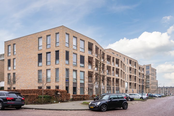 Berlagelaan 32 in Haarlem foto