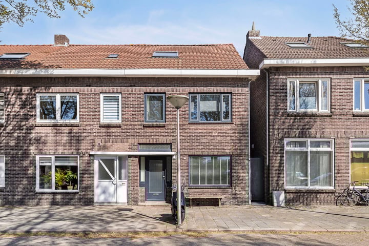 Berliozlaan 2 in Eindhoven foto