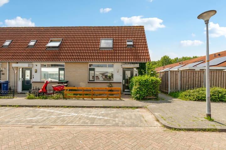 Bernagiestraat 9 in Almere foto