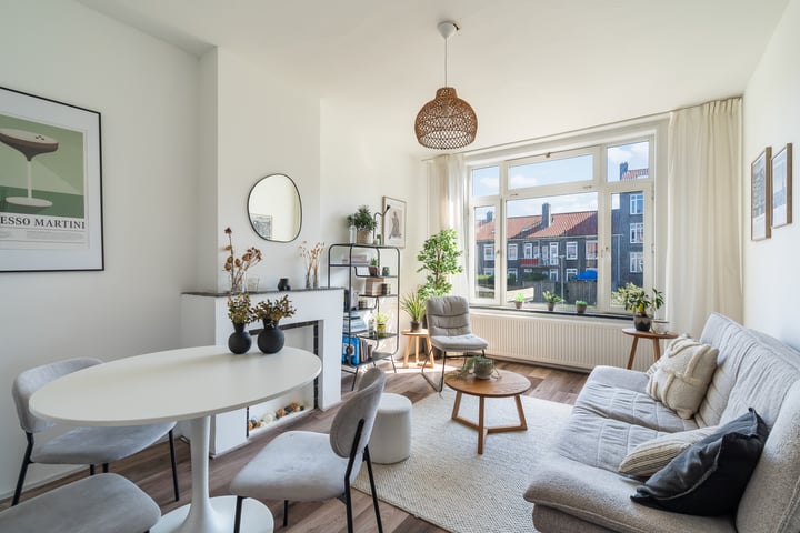 Bernardus Gewinstraat 10A in Rotterdam foto