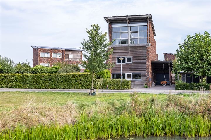 Bernardusstraat 1 in Groningen foto