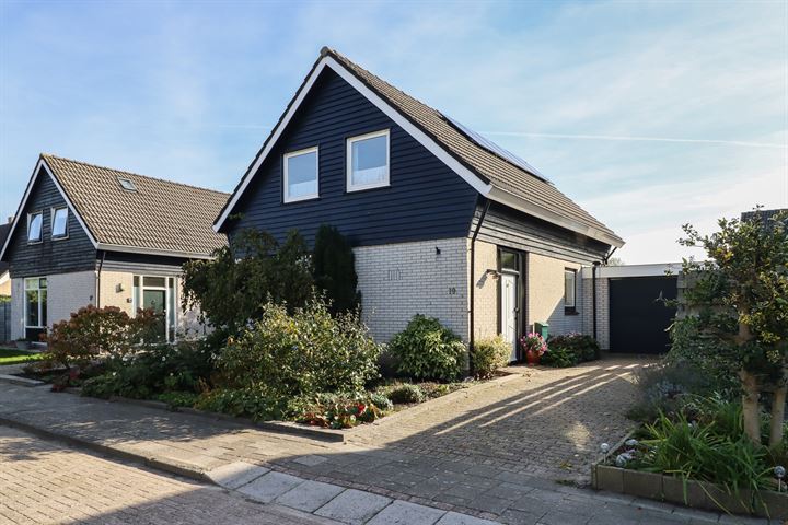 Bernhardlaan 19 in Midlum foto