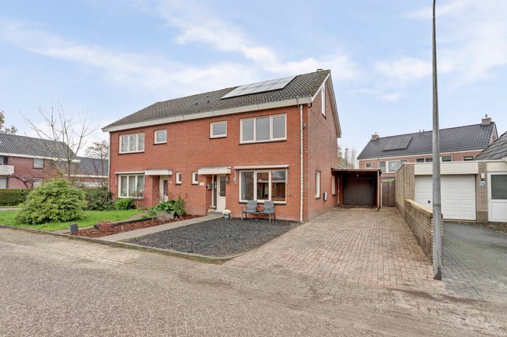 Bernhardlaan 27 in Nieuwlande foto