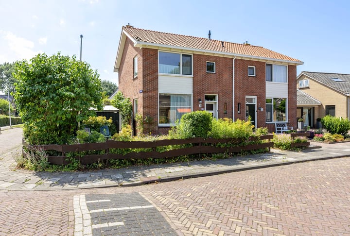 Bernhardlaan 3 in Midlum